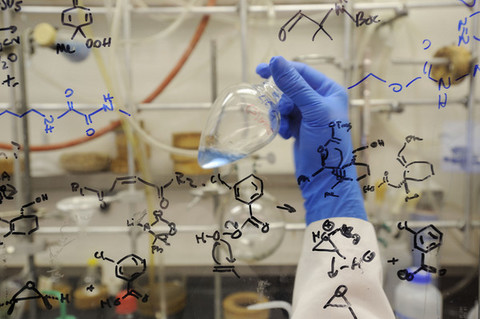 多肽药物“成就”吸睛研发掣肘、出口承压隐忧显露