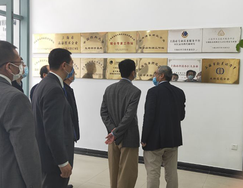 吴清副市长一行听取了BB贝博关于一站式综合研发服务的技术实力介绍