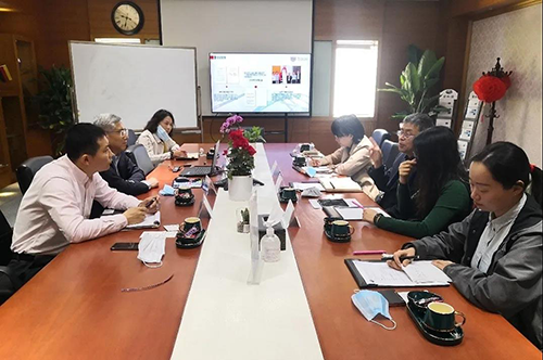 BB贝博陈春麟博士、化学部及生物部高级副总裁任峰博士、商务发展部副总裁蔡金娜博士周到欢迎钻研院一行，并介绍了公司情况。