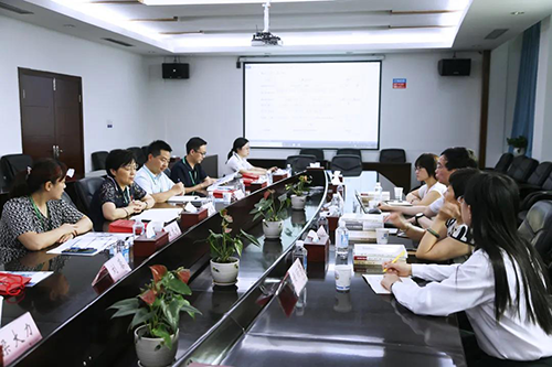 会议中BB贝博与人福药业就今后的合作方向进行了深刻探求