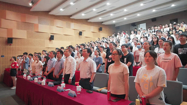 BB贝博新入人员工宣誓词